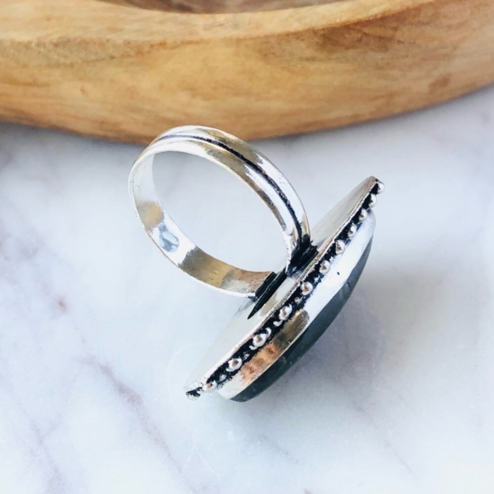 Labradorite Silver Ring - Picture 5 of 10